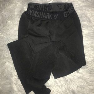 All black GYMSHARK flex leggings.